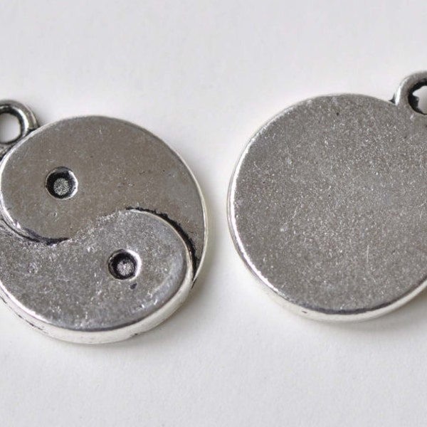 Antique Silver Tai Chi Yin-Yang Charms Pendants  15mm Set of 20 A8408