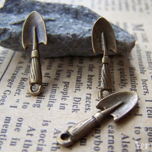 12 pcs Antique Bronze Garden Spade Trowel Shovel Charms  A1424