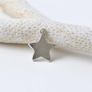 Antique Silver Blank Star Celestial Charms Pendants  16mm Set of 20 A8548