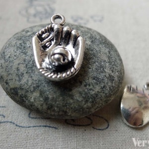 10 pcs of Antique Silver Baseball Glove Baseball Mitt Charms 15x20mm A6278
