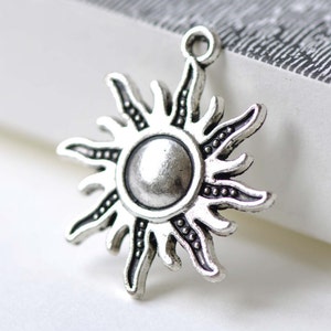 Antike Silber Sonne Flamme Feuer Charms 25x28mm Set von 20 A8031