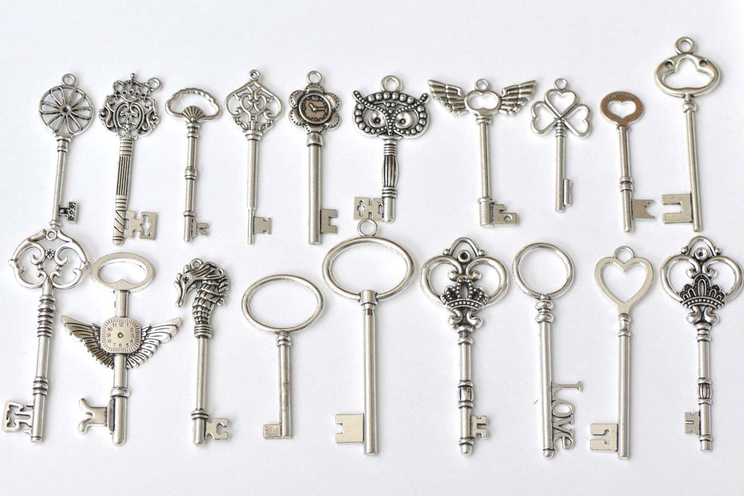 Antique Silver Large Skeleton Key Charms Pendants Collection
