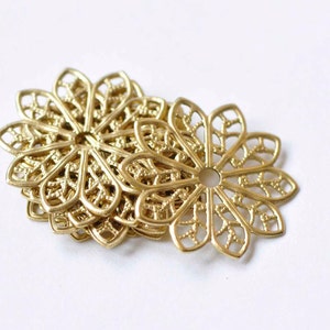 20 pcs Raw Brass Filigree Snowflake Flower Stamping Floral Embellishments 20mm  A9041