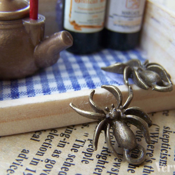 10 pcs of Antique Bronze Spider Insects Charms 14x17.5mm A604