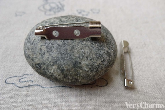 シルバーグレー ホワイトゴールドトーン ブローチ バックバーピン 25