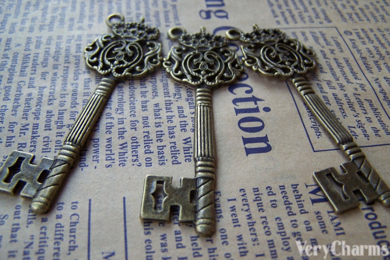 Filigree Key 10 Pcs of Antique Bronze Filigree Crown Skeleton Key Pendants Charms ...