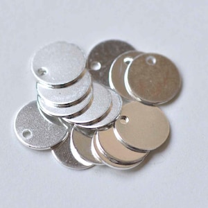 100 Stück Glänzend Silber Messing Flach Runde Rohling Disc Dicke Charms 8mm A9042