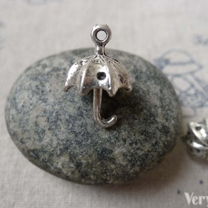 20 pcs Antique Silver 3D Umbrella Charms 13x19mm A6887
