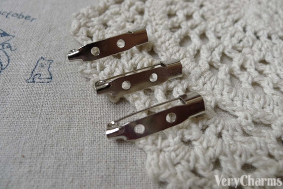 シルバーグレー ホワイトゴールドトーン ブローチ バックバーピン 25