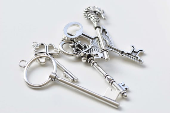 Antique Silver Skeleton Key Charms Pendants Assorted Set of 19 A8787 –  VeryCharms