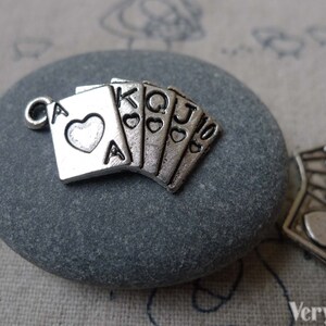 20 pcs de cartes de poker argentées antiques Royal Flush Charms 13x25mm A1373