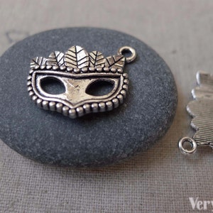 20 pcs of Antique Silver Halloween Chief Mask Charms 15x21mm A7460