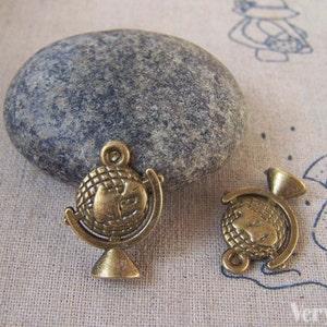 10 pcs Antique Bronze Globe Planet Charms Pendant 15x20mm A5412