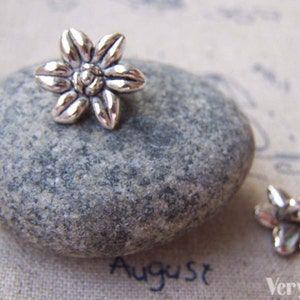 20 Stück Antik Silber Zwei Loch Blumen Charms Knöpfe 14x14mm A1006