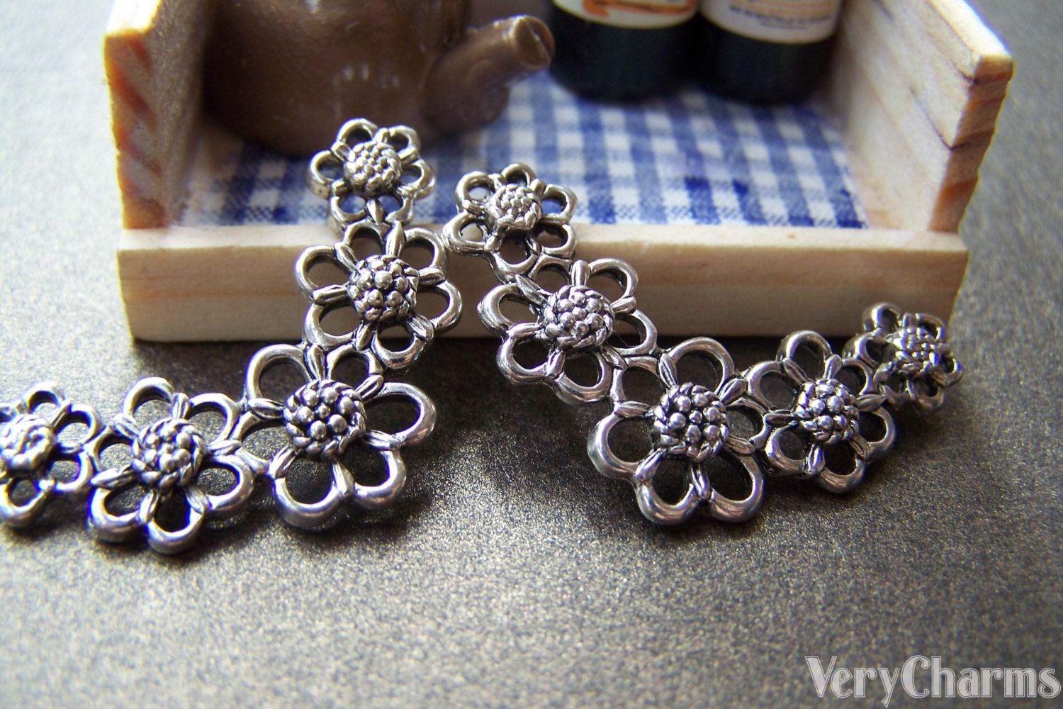 10 Pcs of Antique Silver V Shaped Five Flower Connectors Charms