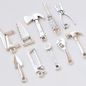 Hache Clé Scie Perceuse Électrique Pelle Tournevis Clé Marteau Pinces Antique Argent Outil Charmes Collection