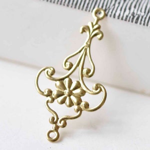 20 pcs Raw Brass Filigree Flower Connectors Stamping Embellishments 14x28mm A8956
