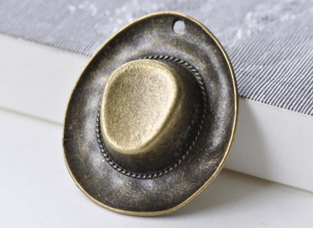 BRACCIALE ELASTICO CON PERLE E CIONDOLO A FORMA DI CAPPELLO - Foto 10