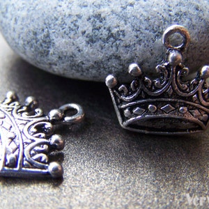 10 pcs of Antique Silver Lovely Crown Charms 12x17mm A767