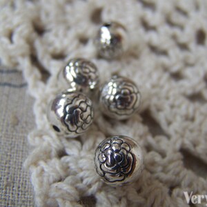 12 Vintage Flower Scalloped Steel Bead Pendants – 17mm Silver Stamping Blanks NOS