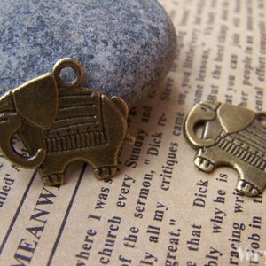 10 pcs of Antique Bronze Lovely Elephant Charms Double Sided 19x21mm A3020