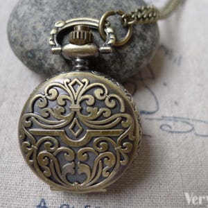 Pocket Watch Fancy Flower Antique Bronze  Round Gift Watch 31x38mm Set of 1 A6883