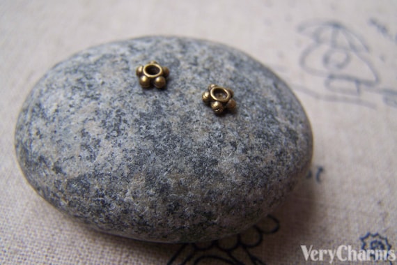 200 pcs of Antique Bronze Tiny Flower Spacer Beads 4.5mm A2791
