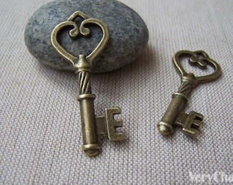 10 pcs of Antique Bronze Skeleton Key Charms Pendants 18x45mm A175