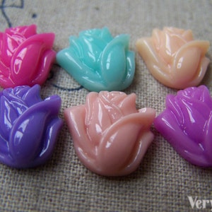 20 pcs Resin Tulip Flower Cameo Cabochon Assorted Color 14x14mm A3973