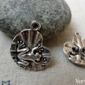 20 pcs of Antique Silver Leaping Frog On Lotus Leaf Charms 18x21mm A5824