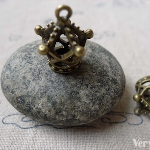10 pcs Antique Bronze 3D Filigree Crown Charms 13x19mm A6851