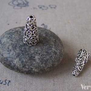 20 pz. Argento antico con texture a spirale fiore perline cono 9 x 19 mm A5370