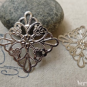 50 pcs of Platinum White Gold Tone Square Filigree Flower Embellishments Stampings  25mm A6184
