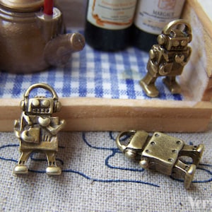 20 pcs of Antique Bronze Lovely Robot Charms 9x17mm A684
