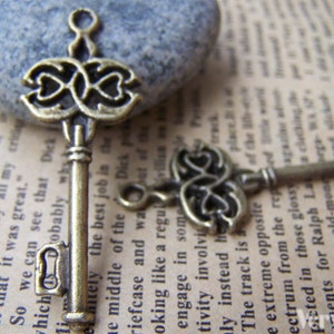 10 pcs of Antique Bronze Skeleton Key Charms 16x45mm A166
