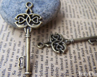 10 pcs of Antique Bronze Skeleton Key Charms 16x45mm A166