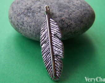 アンティークシルバーラブリーフェザーリーフチャーム 9 x 30 mm A1122