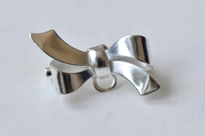 10 pcs Silver Bowtie Knot Safety Pin Brooch Pendants Résultats 17x28mm A9051 image 1