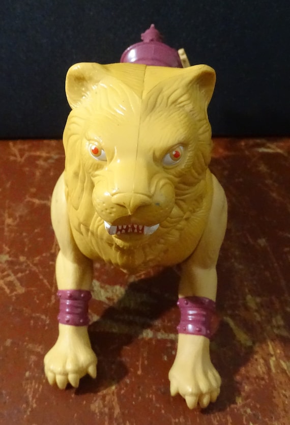 Tonka Super Naturals Lionwings Battle Creature Action Figure