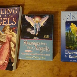 Angel Tarotkaarten door Radleigh Valentine en Doreen Virtue 2012 Waarzeggerijhulpmiddelen Occult