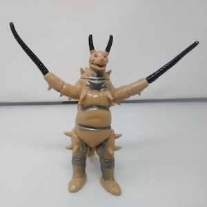 Vintage Kaiju Monster Gudon Alien Ultraman Ultra Man Bandai Godzilla