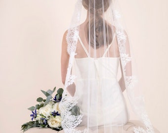 Lace Mantilla Veil - Wedding Veil - Chantilly Lace Bridal Veil - Hip Length, Fingertip Length