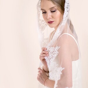 Lace Mantilla Veil Wedding Veil Chantilly Lace Bridal Veil Hip Length, Fingertip Length image 3