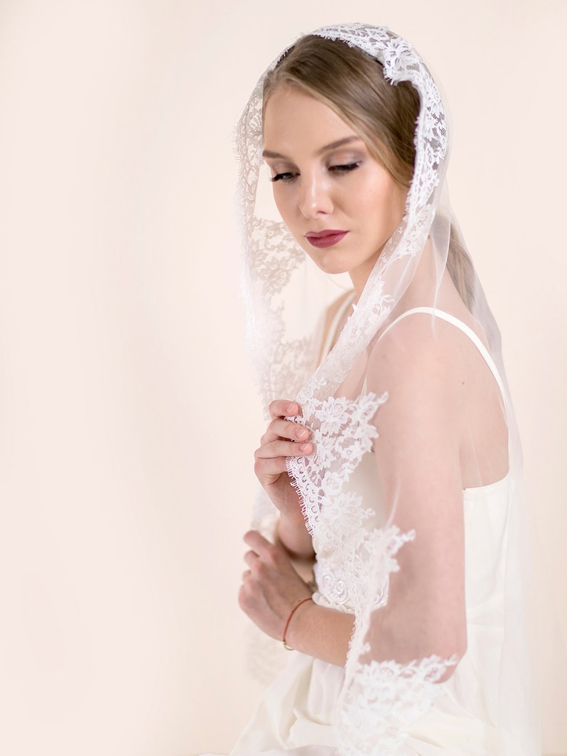 Lace Mantilla Veil Wedding Veil Chantilly Lace Bridal Veil Hip Length, Fingertip Length image 3