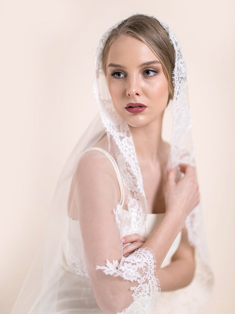 Lace Mantilla Veil Wedding Veil Chantilly Lace Bridal Veil Hip Length, Fingertip Length image 4