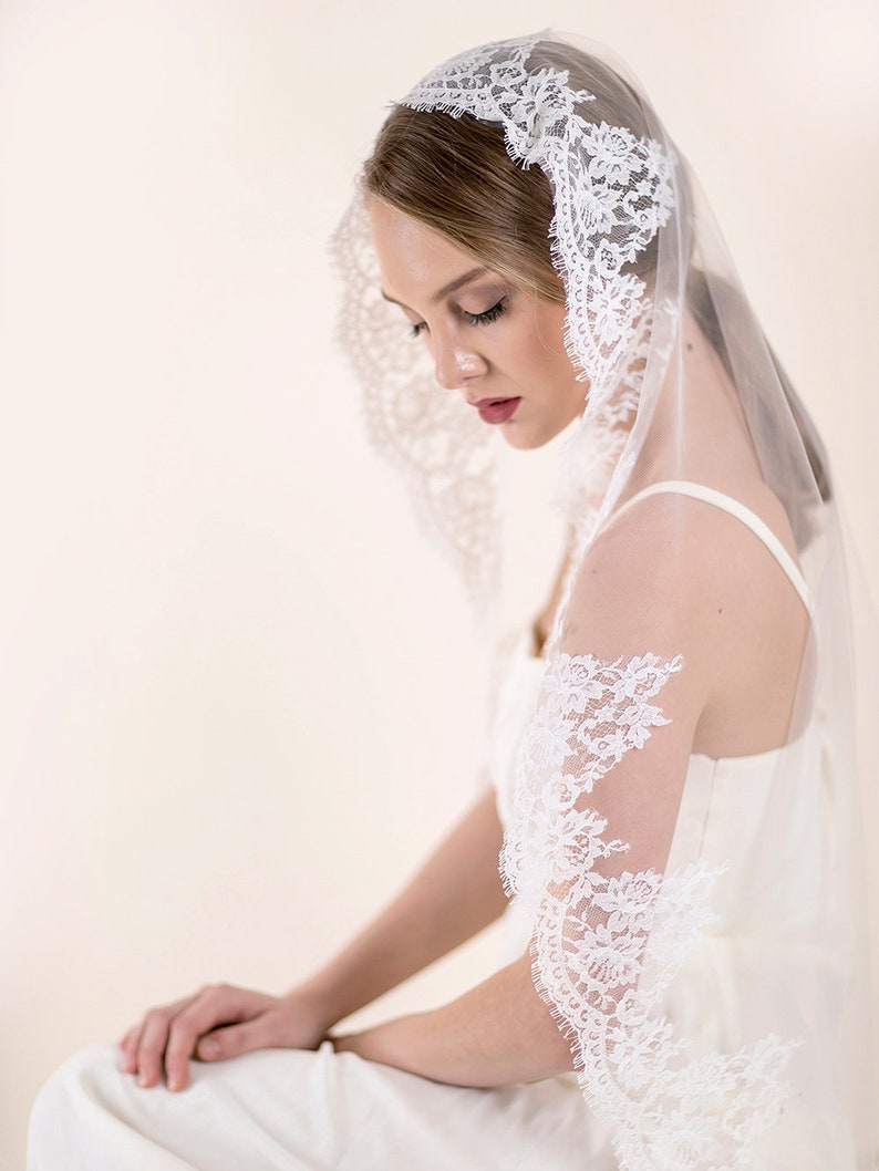 Lace Mantilla Veil Wedding Veil Chantilly Lace Bridal Veil Hip Length, Fingertip Length image 2