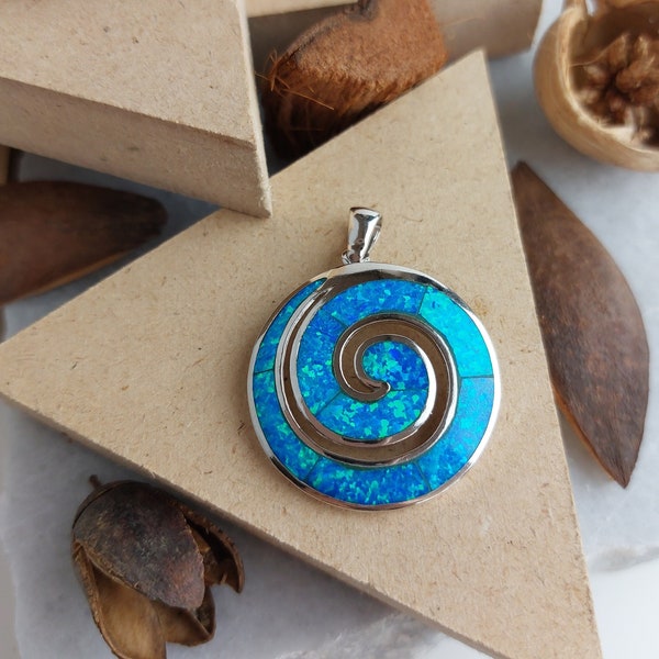 Pendentif de collier spirale opale bleue, pendentif spirale grecque, breloque opale bleue, pendentif en argent sterling