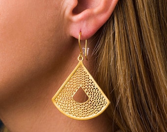 Orecchini triangolari placcati in oro, orecchini pendenti boho, orecchini geometrici importanti, gioielli geometrici, gioielli importanti, regalo per lei