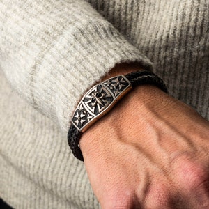 Pulsera de cuero con cruz de flor de lis, pulsera de doble trenzado, pulsera de cuero genuino para hombre, pulseras para hombres