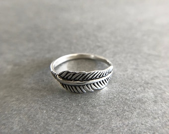 Sterling Silver Feather Ring, Simple Minimalist Ring, Thin Silver Ring - Sterling Silver [R1019]